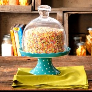 SOLD dot cupcake dome by Pioneer Woman. NIB